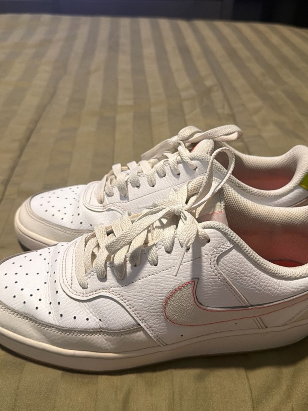 Nike Women's White Low-Top Sneakers with Pink Accent